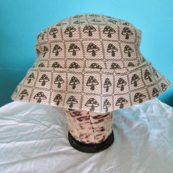NWT- Mavrans- Mushroom Knit Bucket Hat - Picture 1 of 3